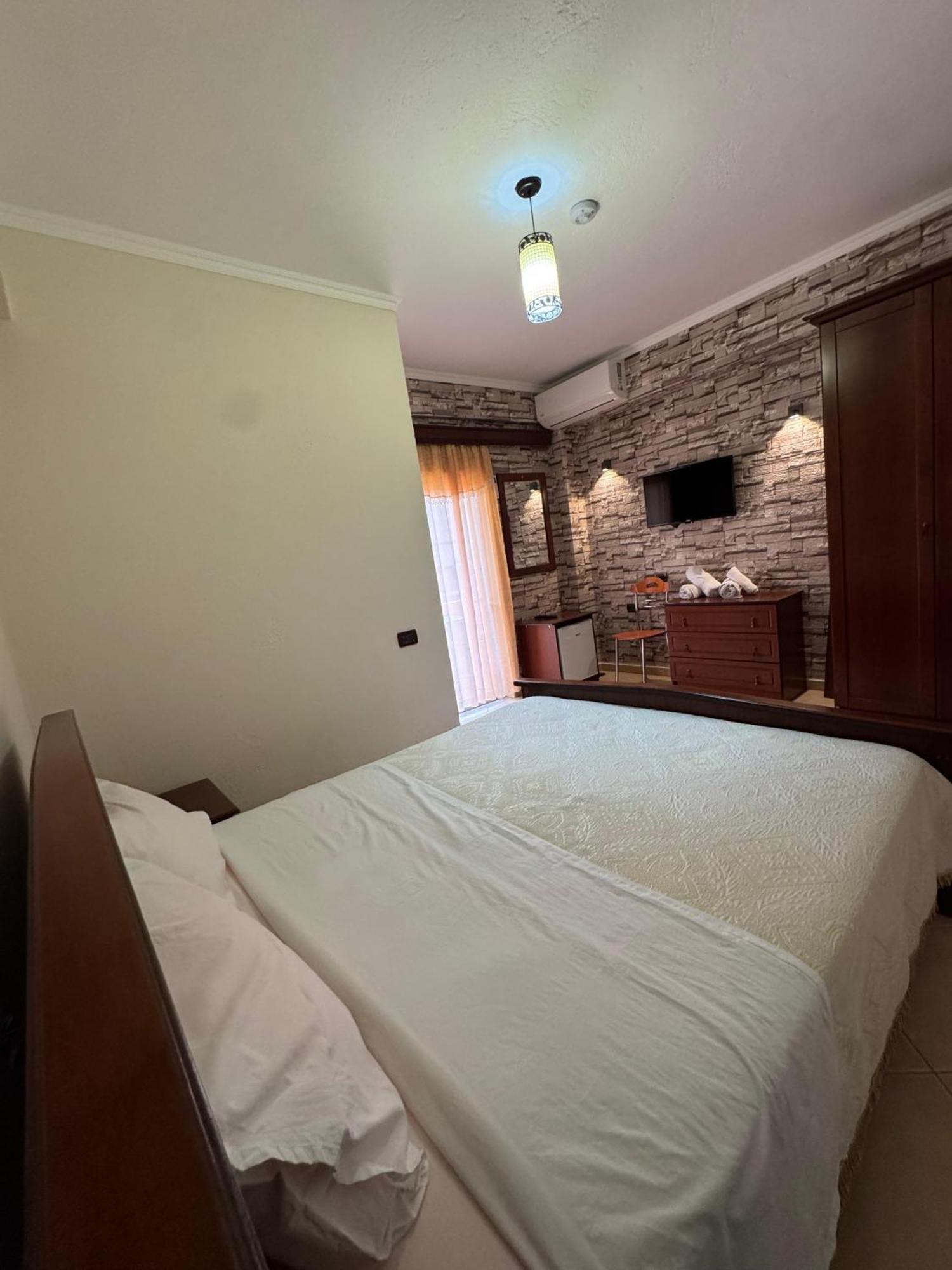 Hotel Restorant Leza Lin Экстерьер фото