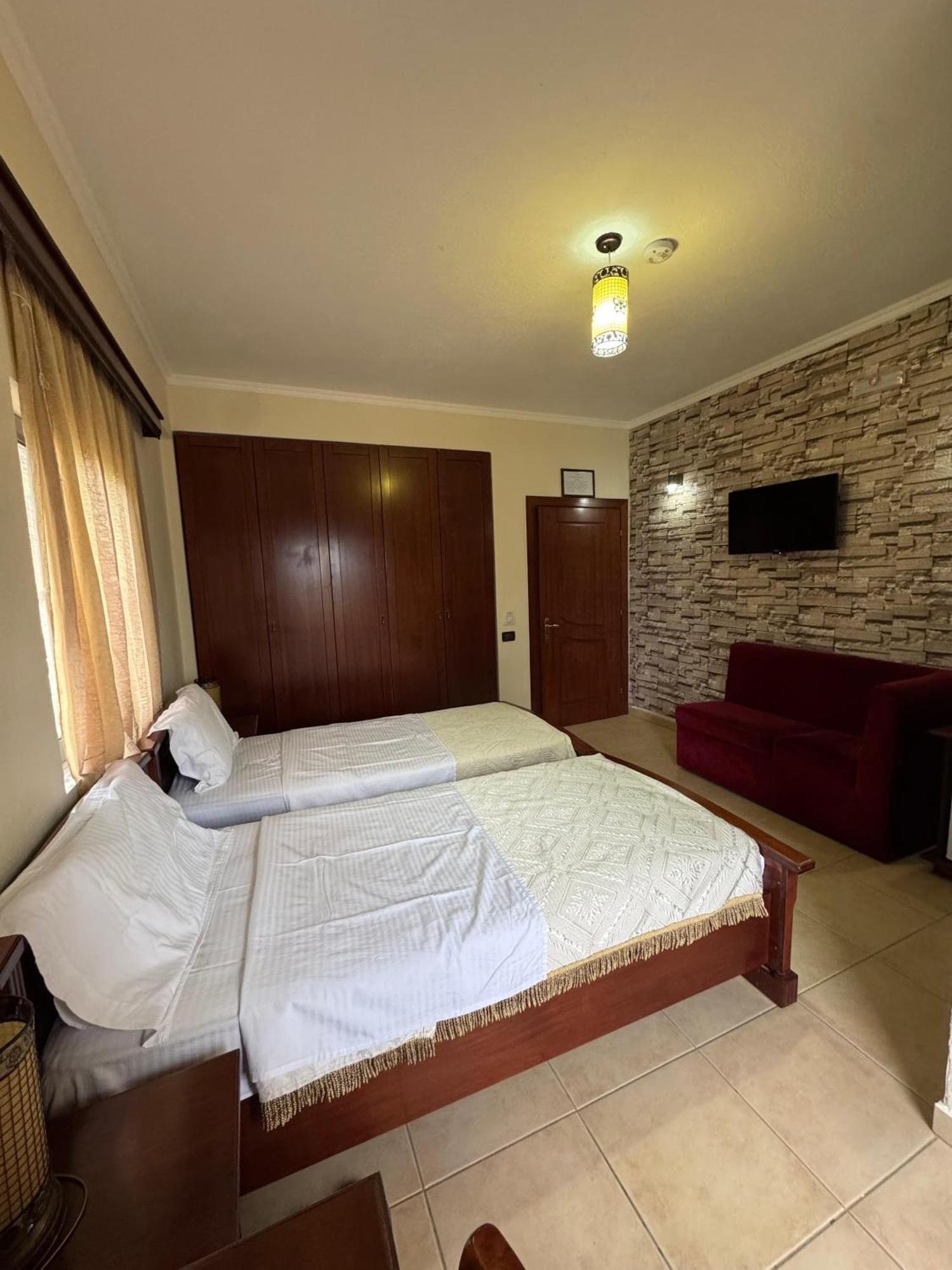 Hotel Restorant Leza Lin Экстерьер фото