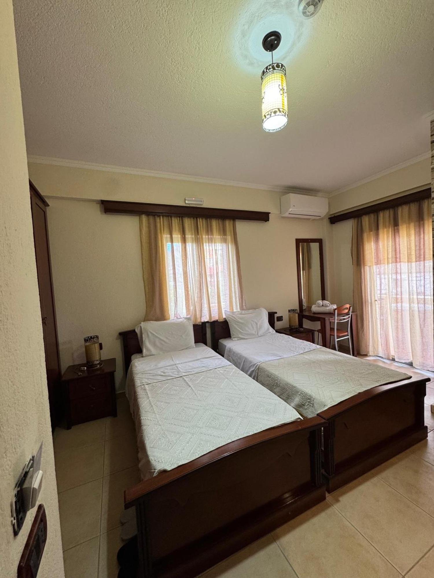 Hotel Restorant Leza Lin Экстерьер фото