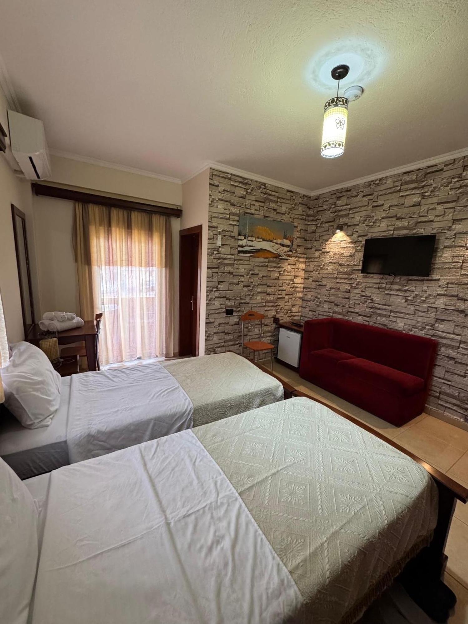 Hotel Restorant Leza Lin Экстерьер фото